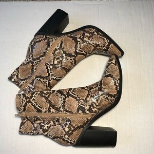 Fashion Nova Kady-2 Snakeskin Ankle Boots SZ 9